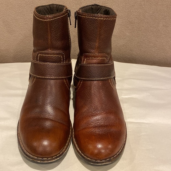 Clarks ankle Boots size 7 dark brown leather upper 1.5 inch heel zipper side - Picture 5 of 6